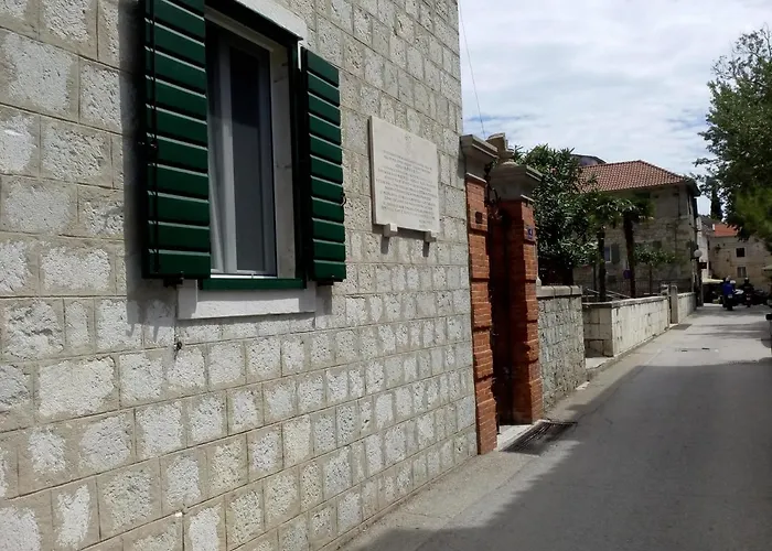 Daire Old School Kastela