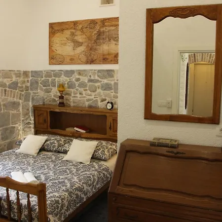 Old School Apartment *